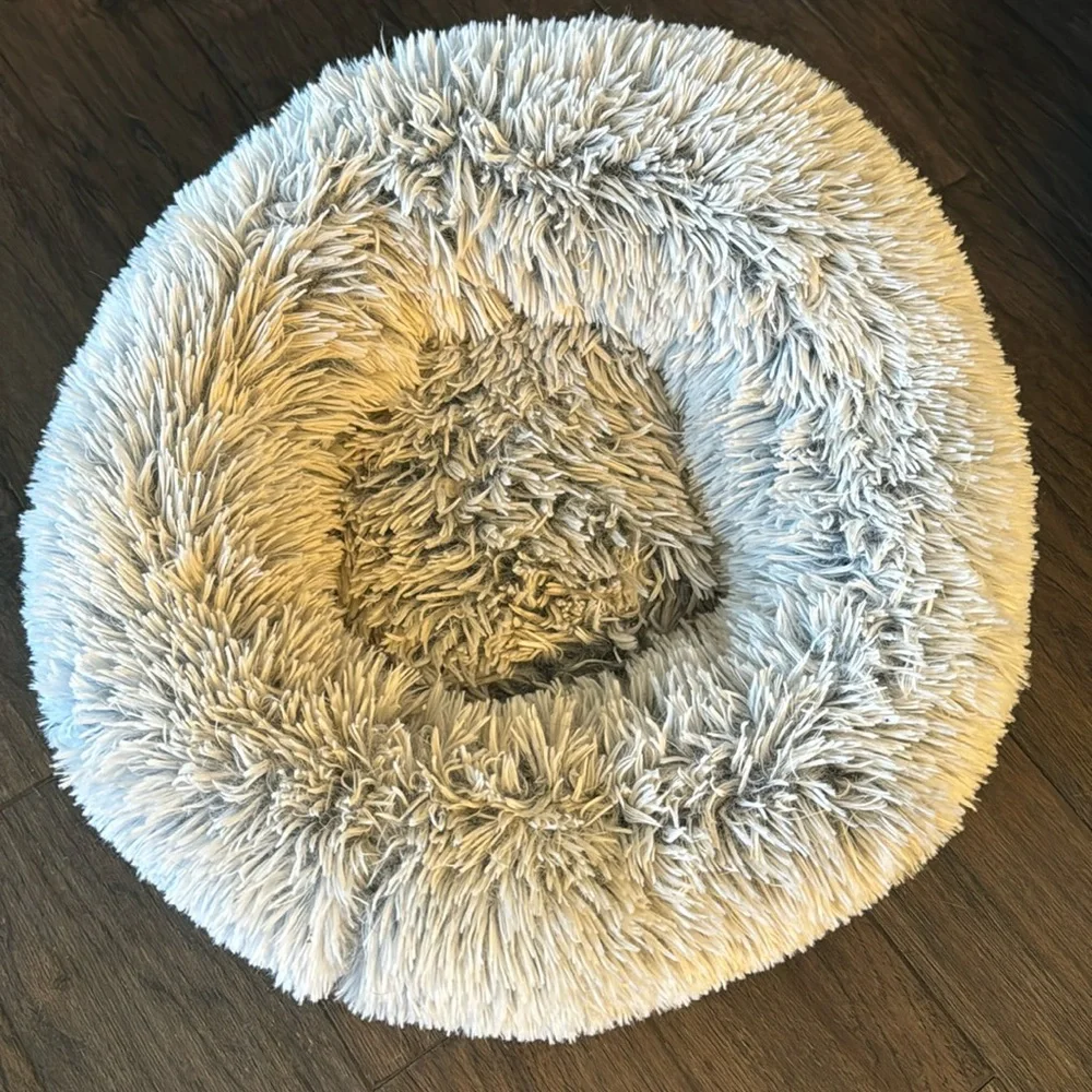 Tall Tails dog and/or cat bed. Super fluffy